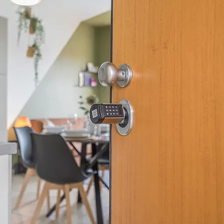 Апартаменты Hygge Family - One Step Away From The Lake!!! Сирмионе