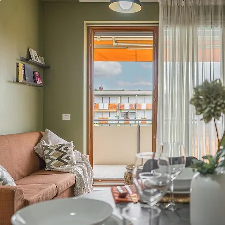Апартаменты Hygge Family - One Step Away From The Lake!!! Сирмионе